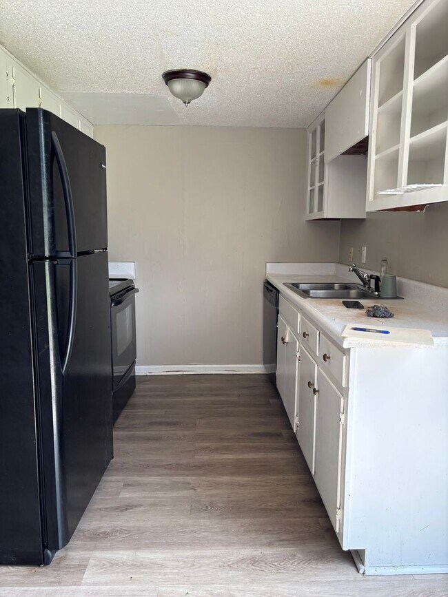 Building Photo - 402 Alice Dr