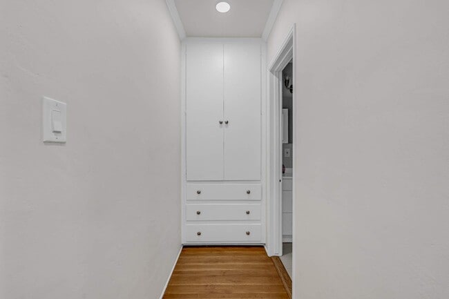 Building Photo - 340 N Monterey St