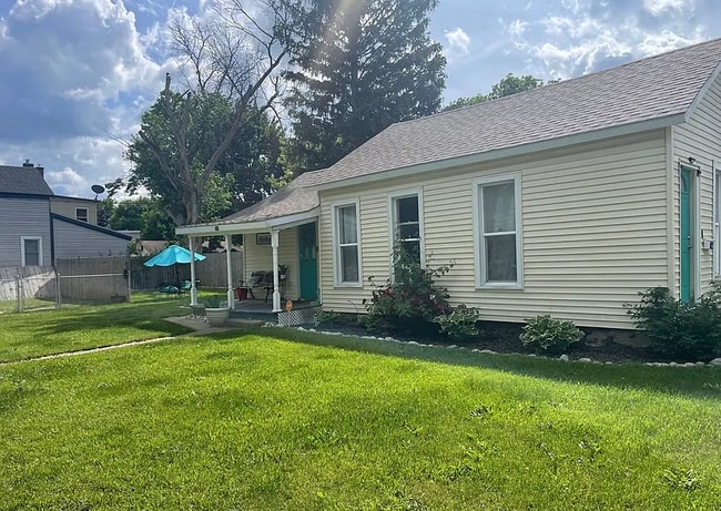 Building Photo - 625 Milwaukee Ave NW