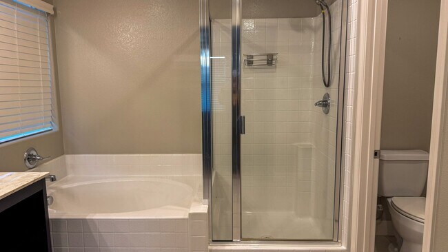 Building Photo - 4-bed, 2.5 bath, 2,498 sq ft home in Mount...