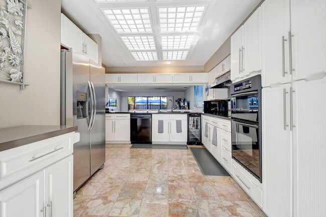Building Photo - 3543 S Ocean Blvd