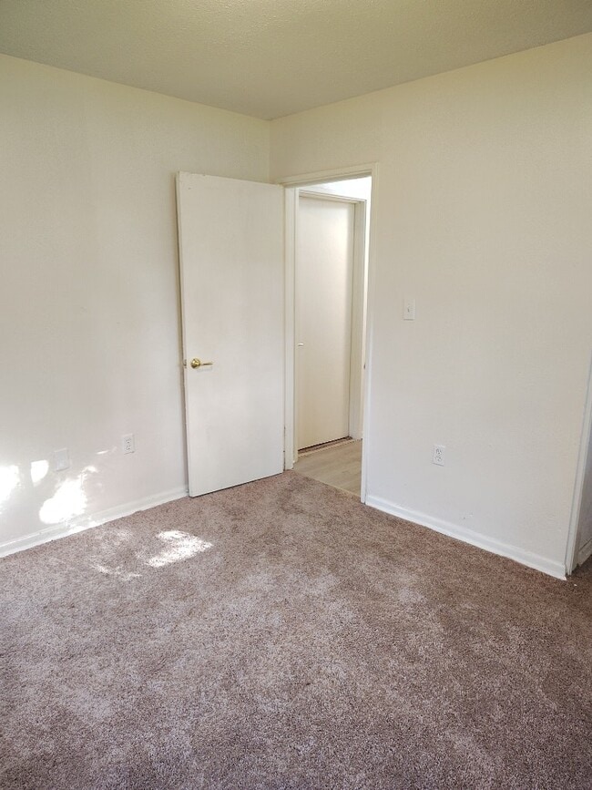 Building Photo - 5344 Queen Mary Ln