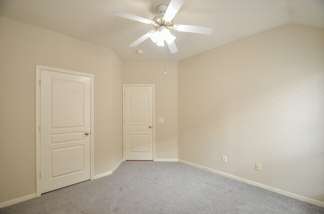 Building Photo - 102 N Holly Laurel Cir