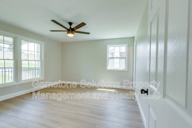 Building Photo - 919 Oak Meadow Dr