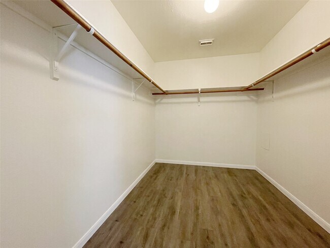 Building Photo - 15723 Crooked Arrow Dr