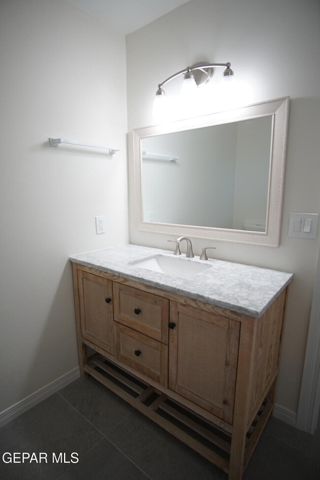 Building Photo - 4573 Bobolink Way