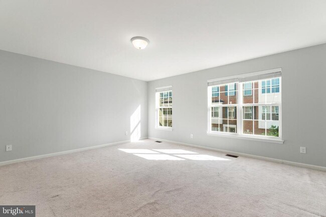 Building Photo - 2261 Kew Gardens Dr