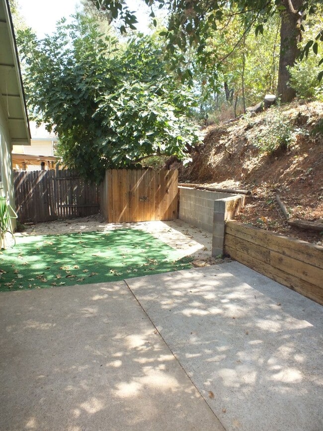 Building Photo - Placerville 3/2 home