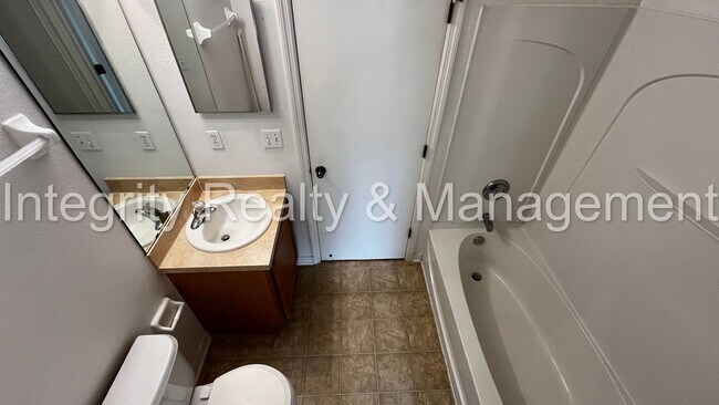 Building Photo - 4745 Playschool Dr