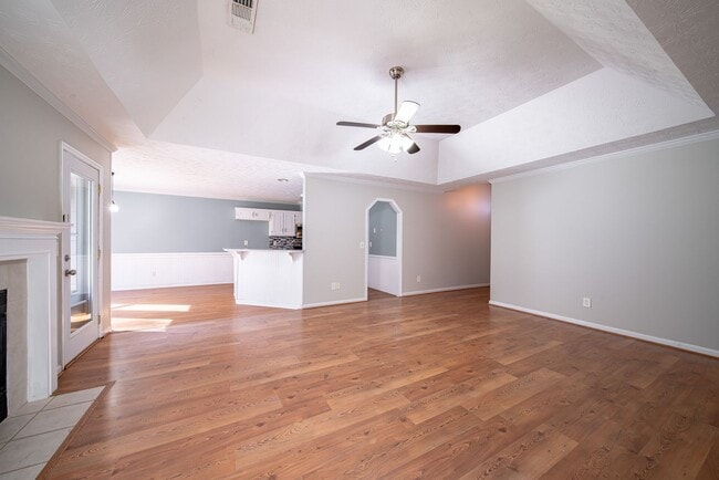Building Photo - 3 bedroom 2 bath North Columbus