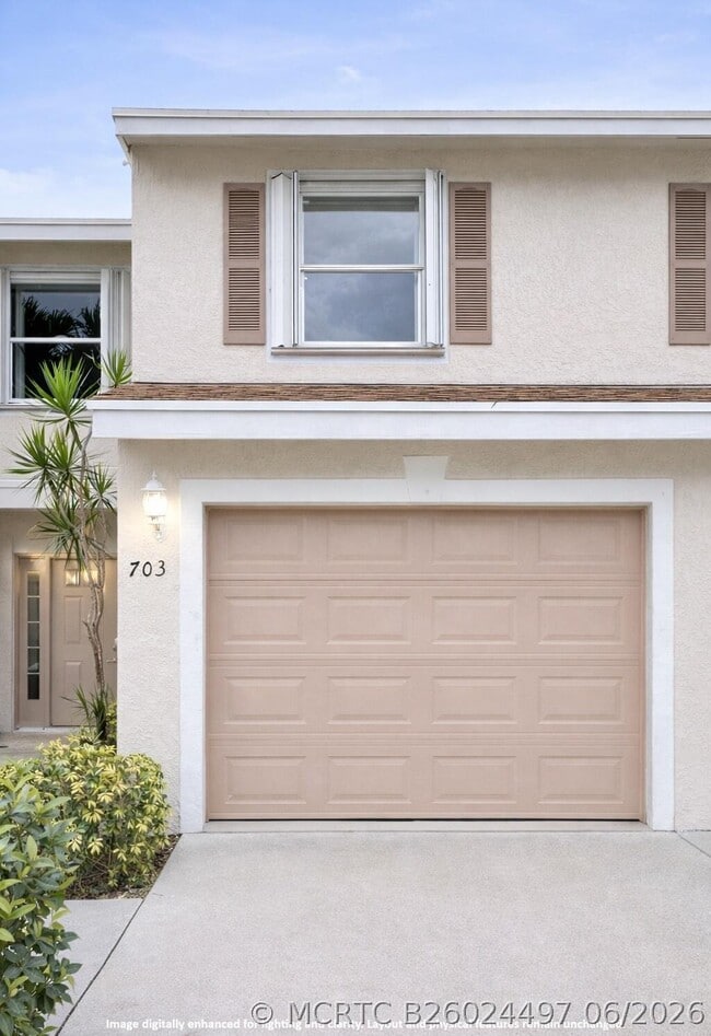 Building Photo - 703 Crosswinds Dr