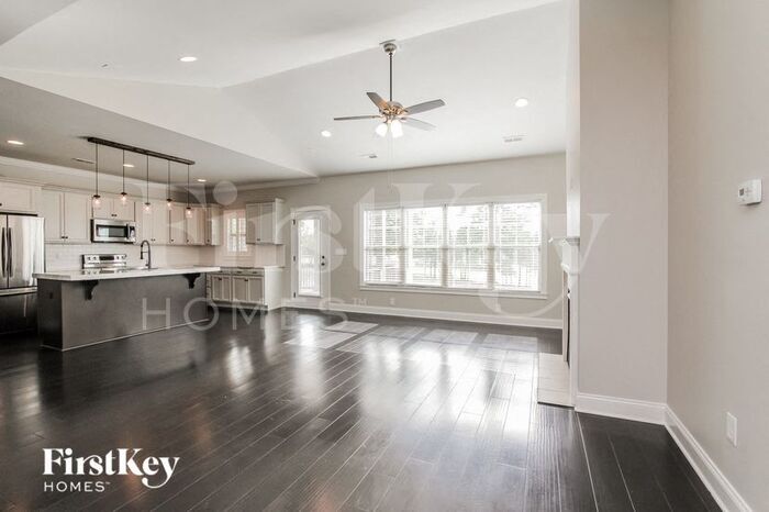 Building Photo - 172 Greythorn Dr