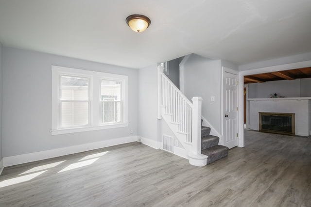 Building Photo - 221 Elm St