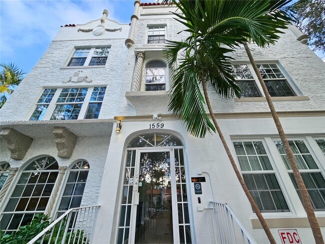 Building Photo - 1559 Michigan Ave