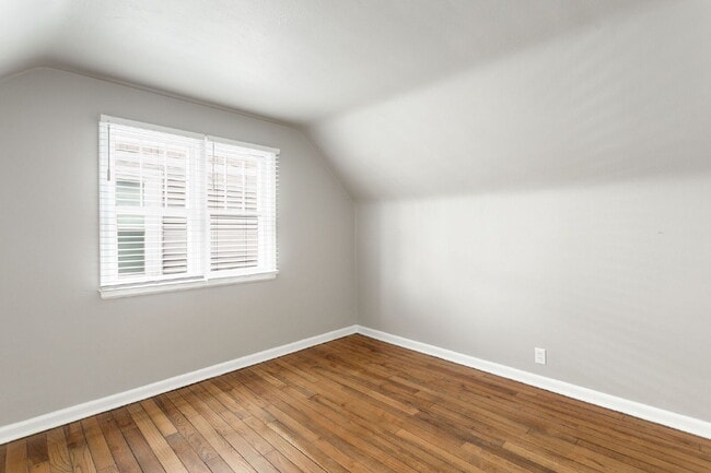 Building Photo - 410 W Angela Blvd