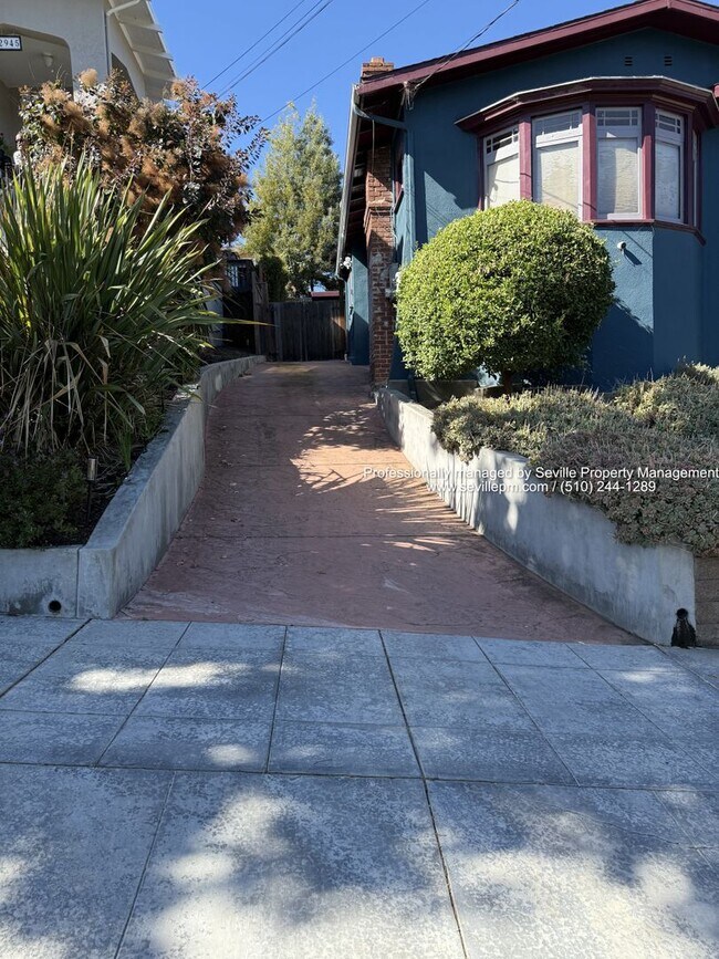 Building Photo - MOVE IN READY 3BR/1BA MAXWELL PARK HOME!