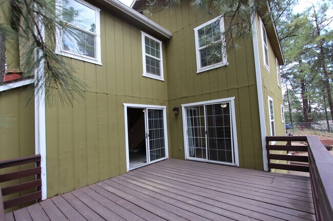 Building Photo - 5-Bedroom University Heights Gem – Privacy...