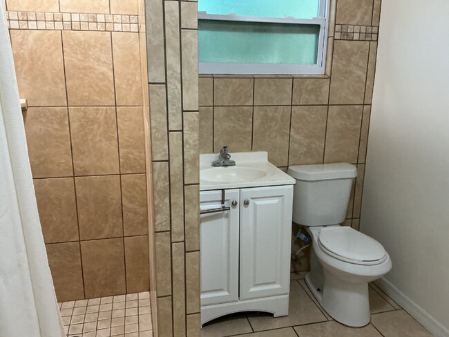 Building Photo - Spacious 3-Bed Home in Cleveland Heights