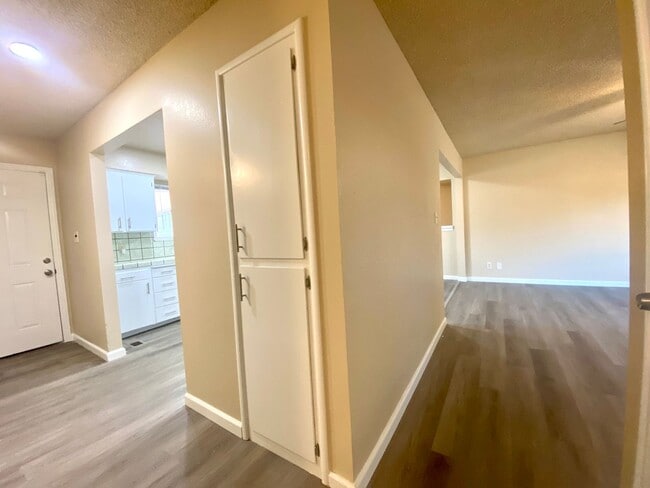 Building Photo - $1,895 Peach & Mckinley, 3 Bedroom - E. Ho...