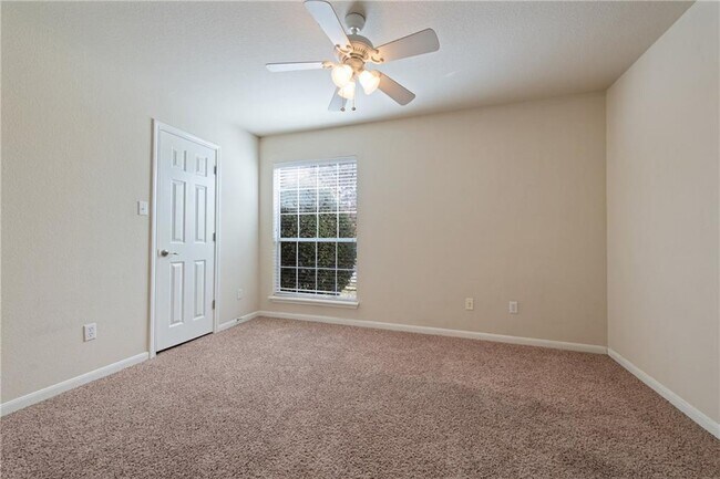 Building Photo - 4507 Western Lake Dr