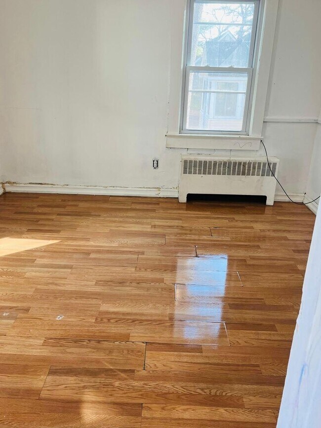 Building Photo - 14 Sylvan Ct