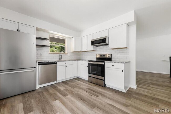 Building Photo - 32 Laura Dr