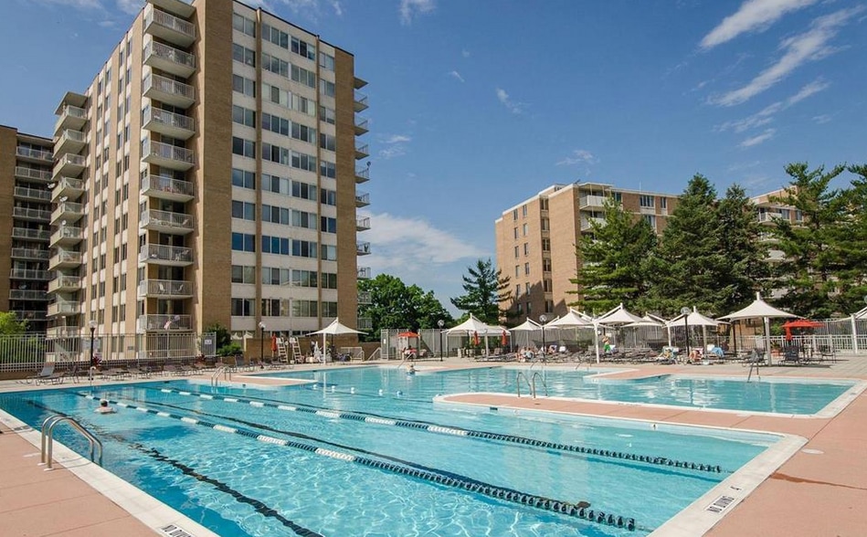 Shared Pool - 2939 Van Ness St NW