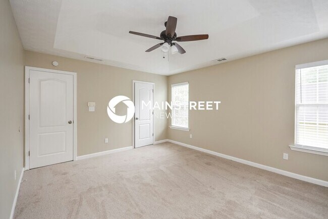 Building Photo - 4 Bedroom Pet-Friendly Home in Lithonia, GA with Main Street Renewal
