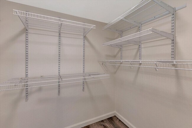 Building Photo - Beautifully Remodeled 4 Bedroom (+ bonus room and closet) 2 Bathroom Mountain View Home!