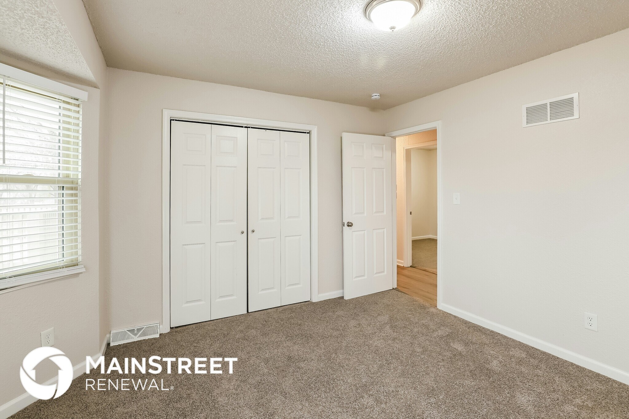 Building Photo - 215 SE Crescent St