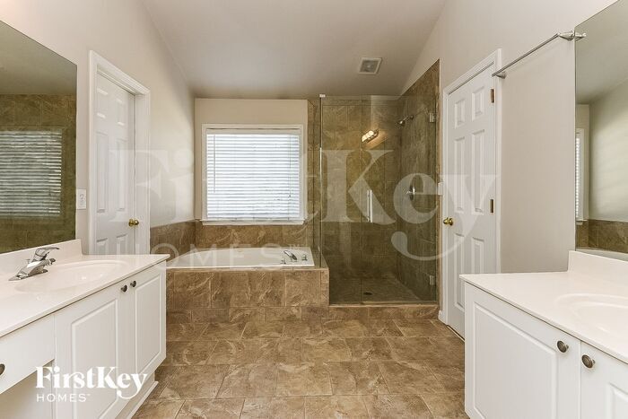 Building Photo - 6675 River Island Cir