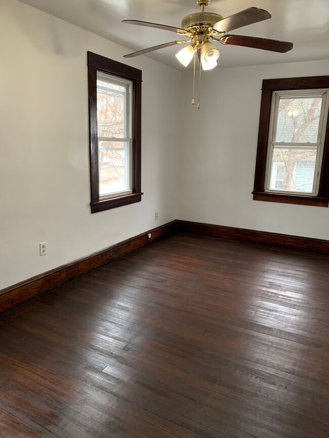 Building Photo - 3 Bedroom Single-Family Home