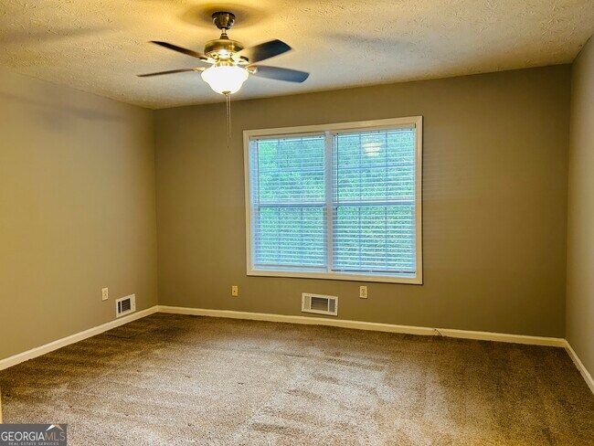 Building Photo - 207 Hillcrest Dr