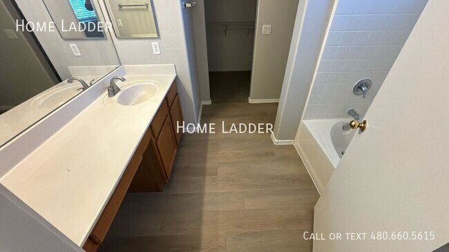 Building Photo - 6642 E Haven Ave