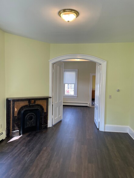 Building Photo - 319 2nd St