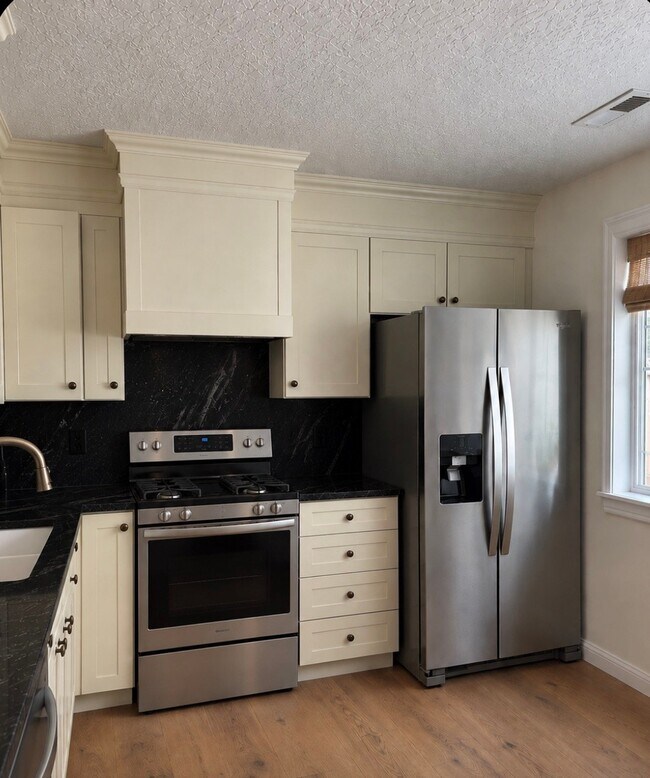 Building Photo - 1093 Eastgate Dr
