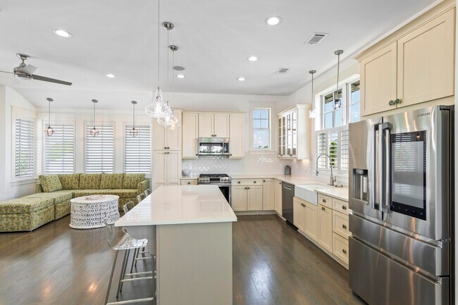 Building Photo - 153 Cypress Dr