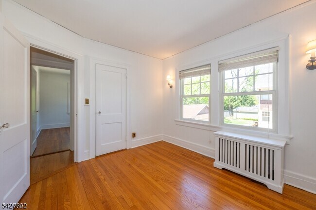 Building Photo - 200 Valley Rd