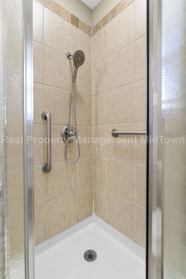 Building Photo - 2801 Plaza St