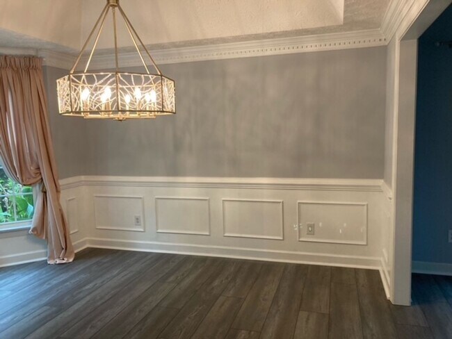 Building Photo - 117 Runaway Ln