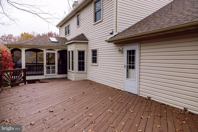 Building Photo - 15292 Surrey House Way