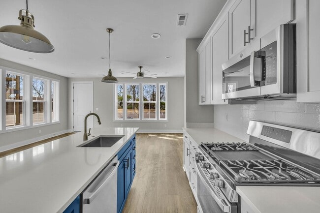 Building Photo - 425 Veritas St