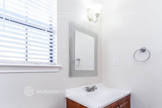 Building Photo - 10482 Twin Circles Dr