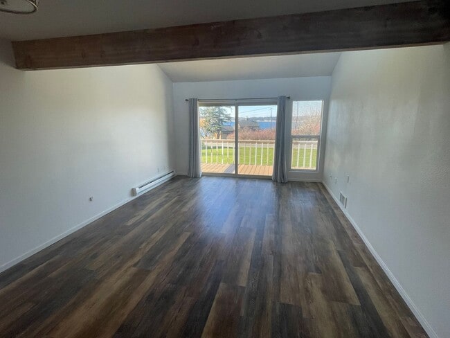 Building Photo - ***PENDING APPLICATION***Lovely Condo with...