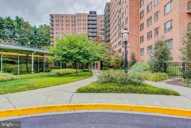 Building Photo - 4201 Cathedral Ave NW