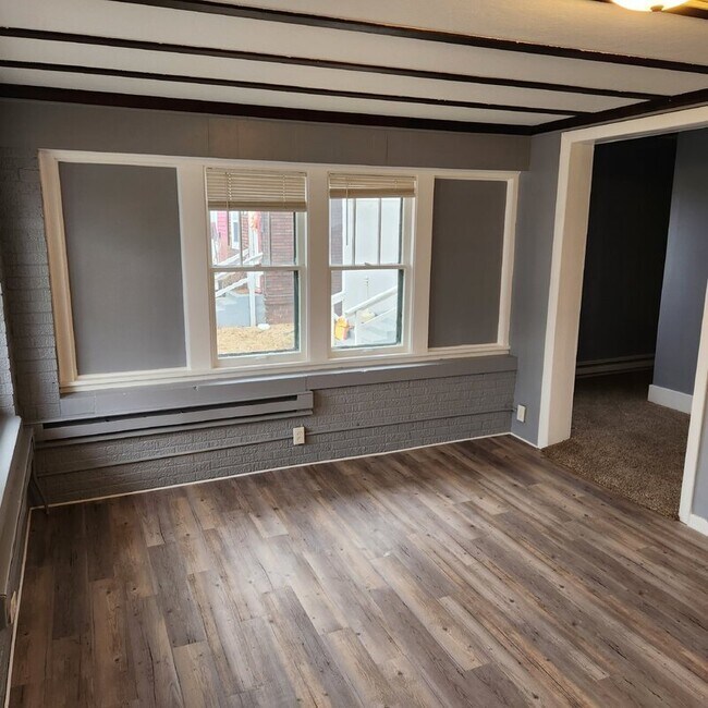 Building Photo - 1402 Willis Ave