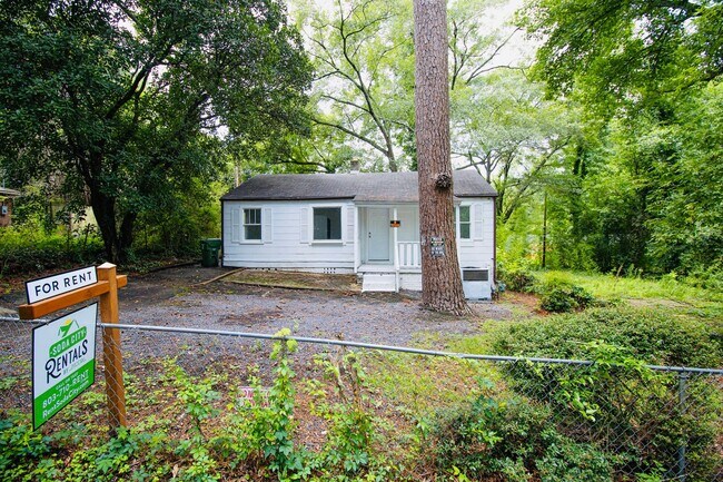 Building Photo - Charming 3 Bed, 1 Bath - Available Now!