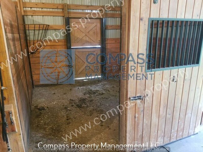 Building Photo - $2495 - 3 Bed Farm House on a Large Peacef...