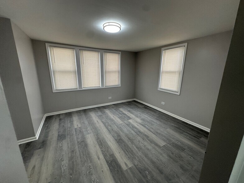 Building Photo - 10741 S Glenroy Ave