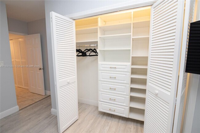 Building Photo - 413 Tamarind Dr